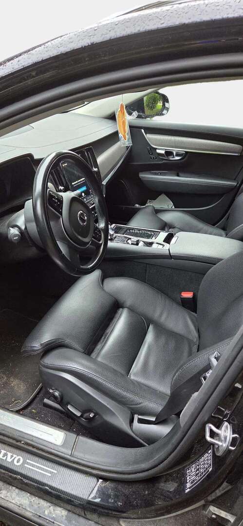VOLVO V90 2022