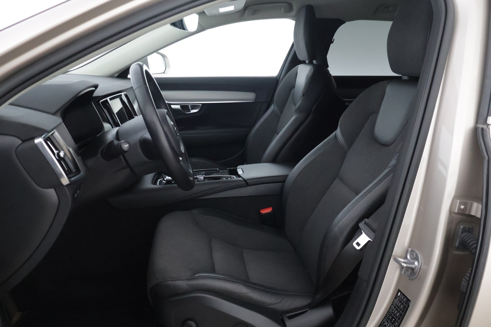 VOLVO V90 2023