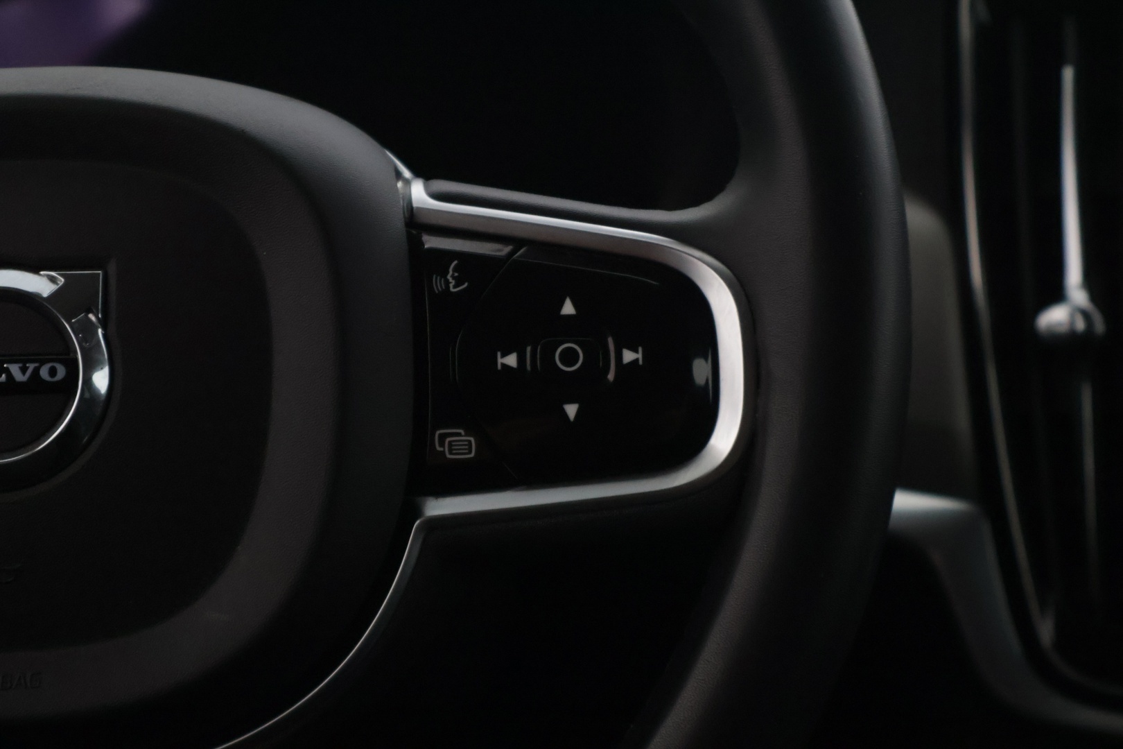 VOLVO V90 2023