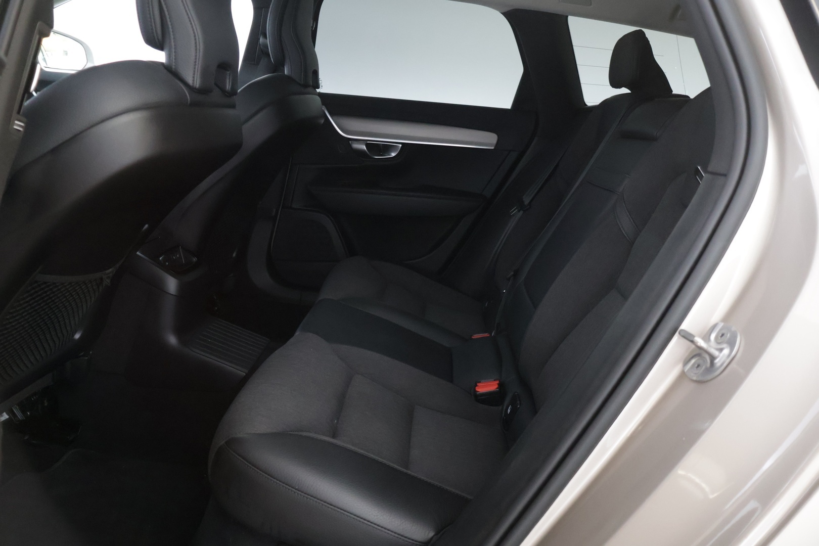 VOLVO V90 2023
