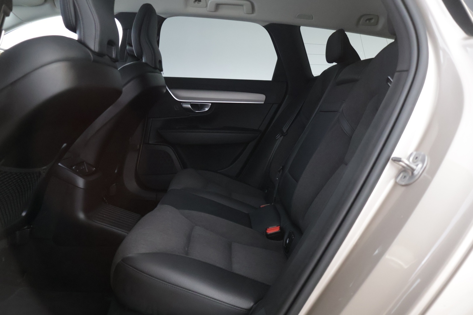 VOLVO V90 2023