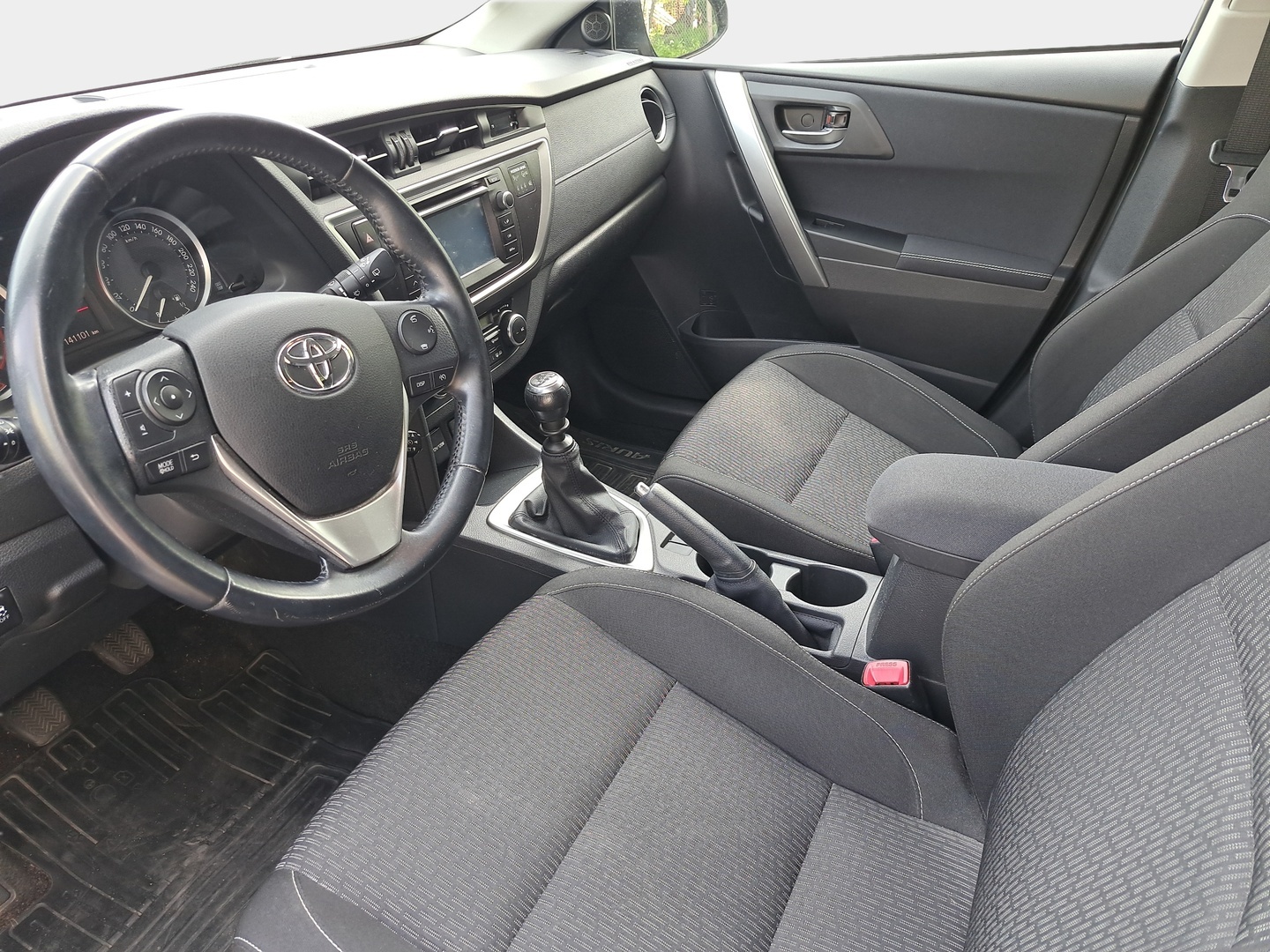 TOYOTA Auris 2015