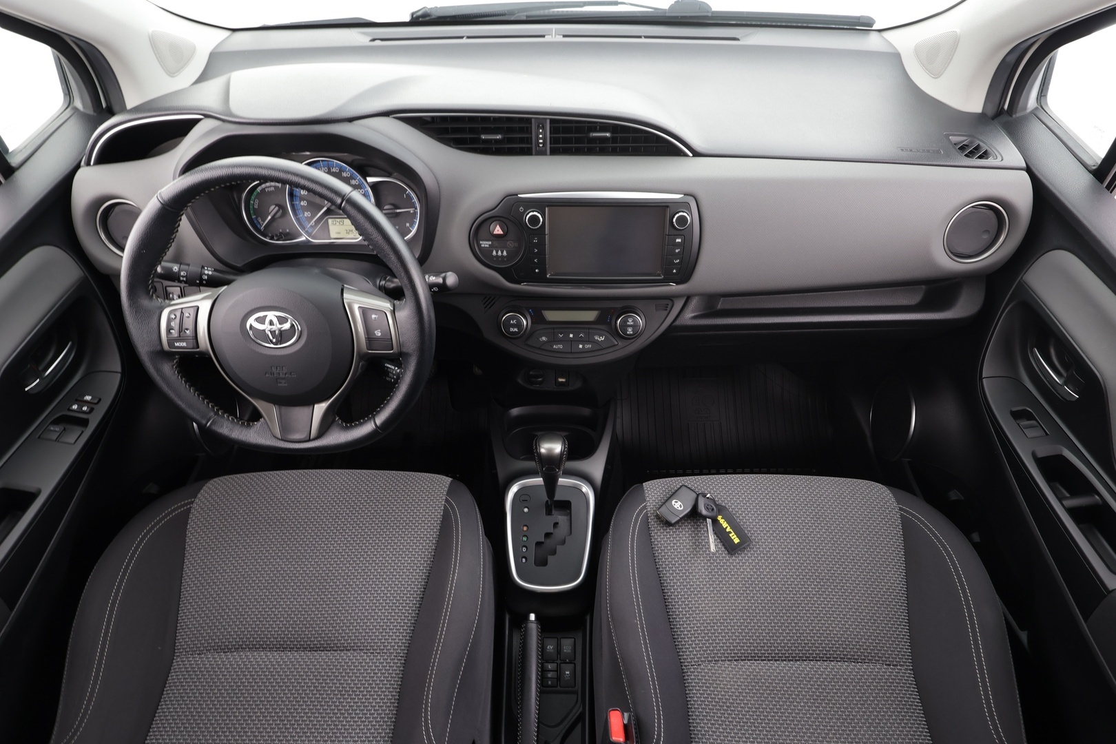 TOYOTA Yaris 2015
