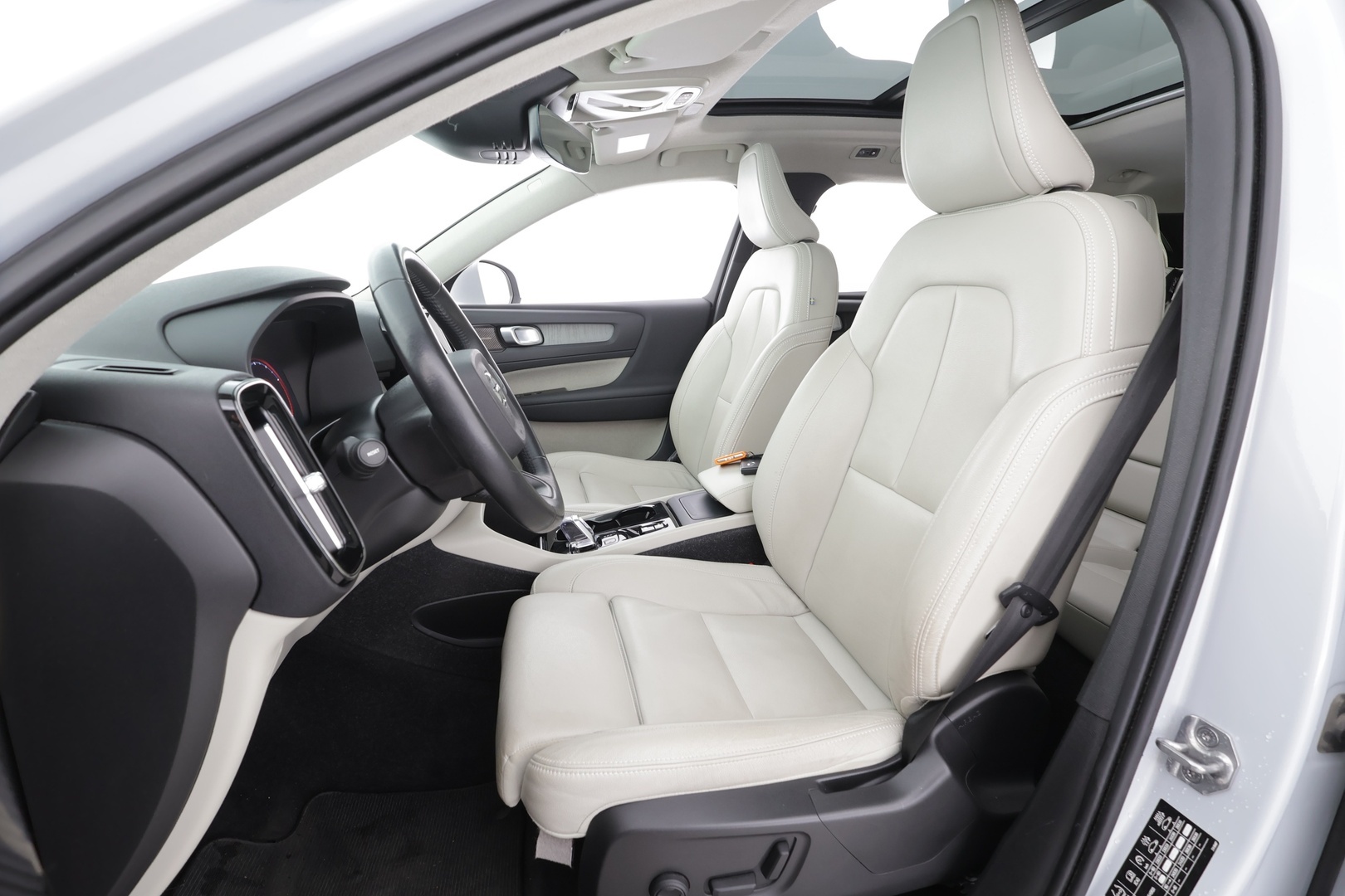 VOLVO XC40 2021