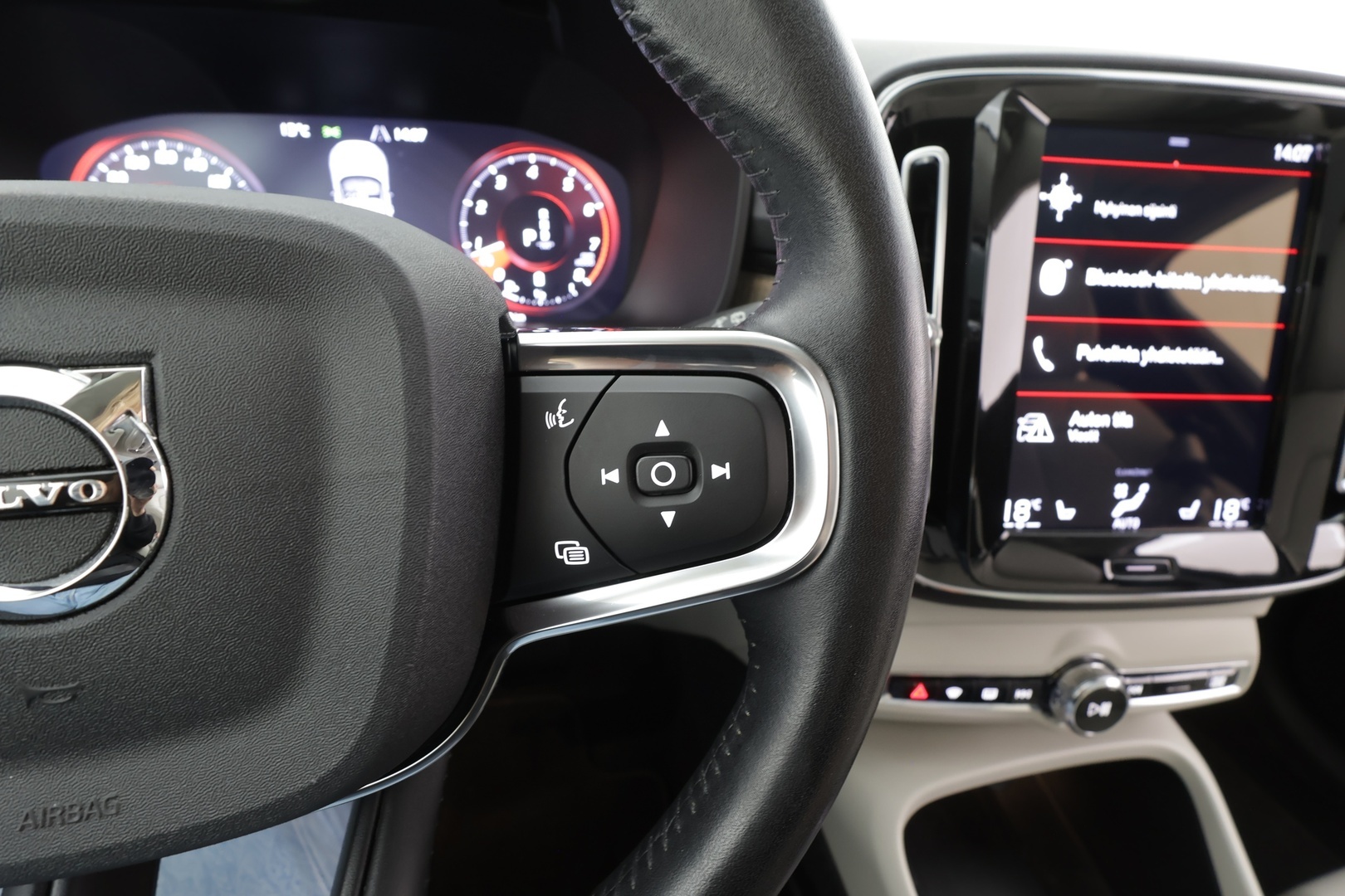 VOLVO XC40 2021