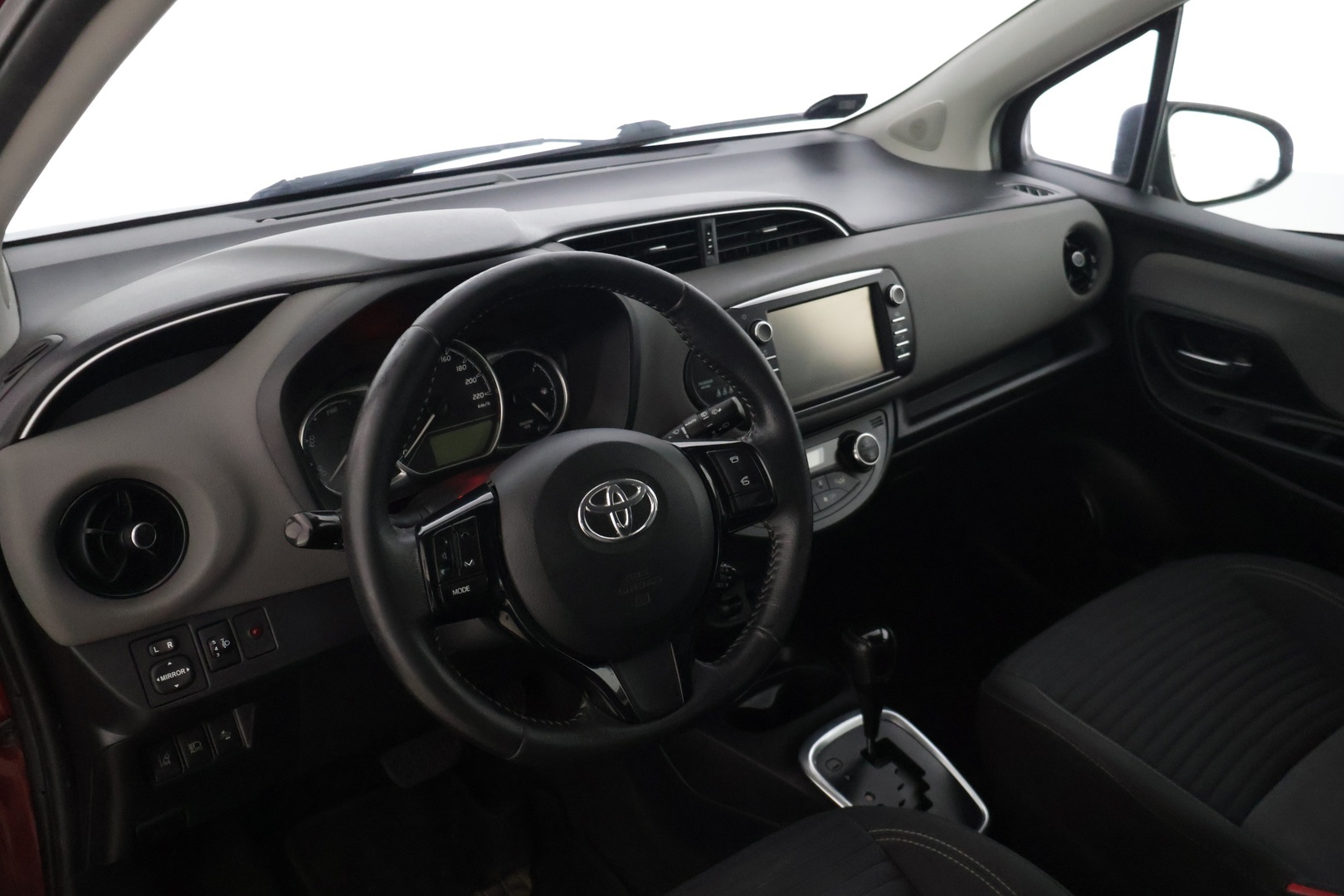 TOYOTA Yaris 2017