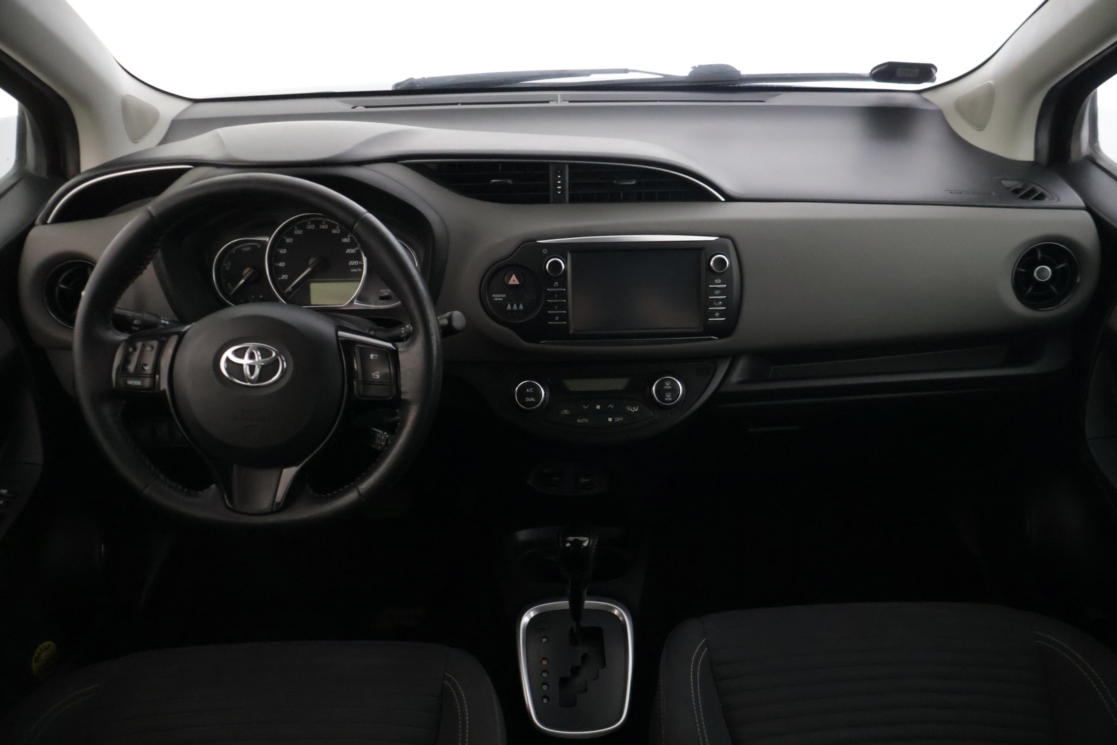 TOYOTA Yaris 2017