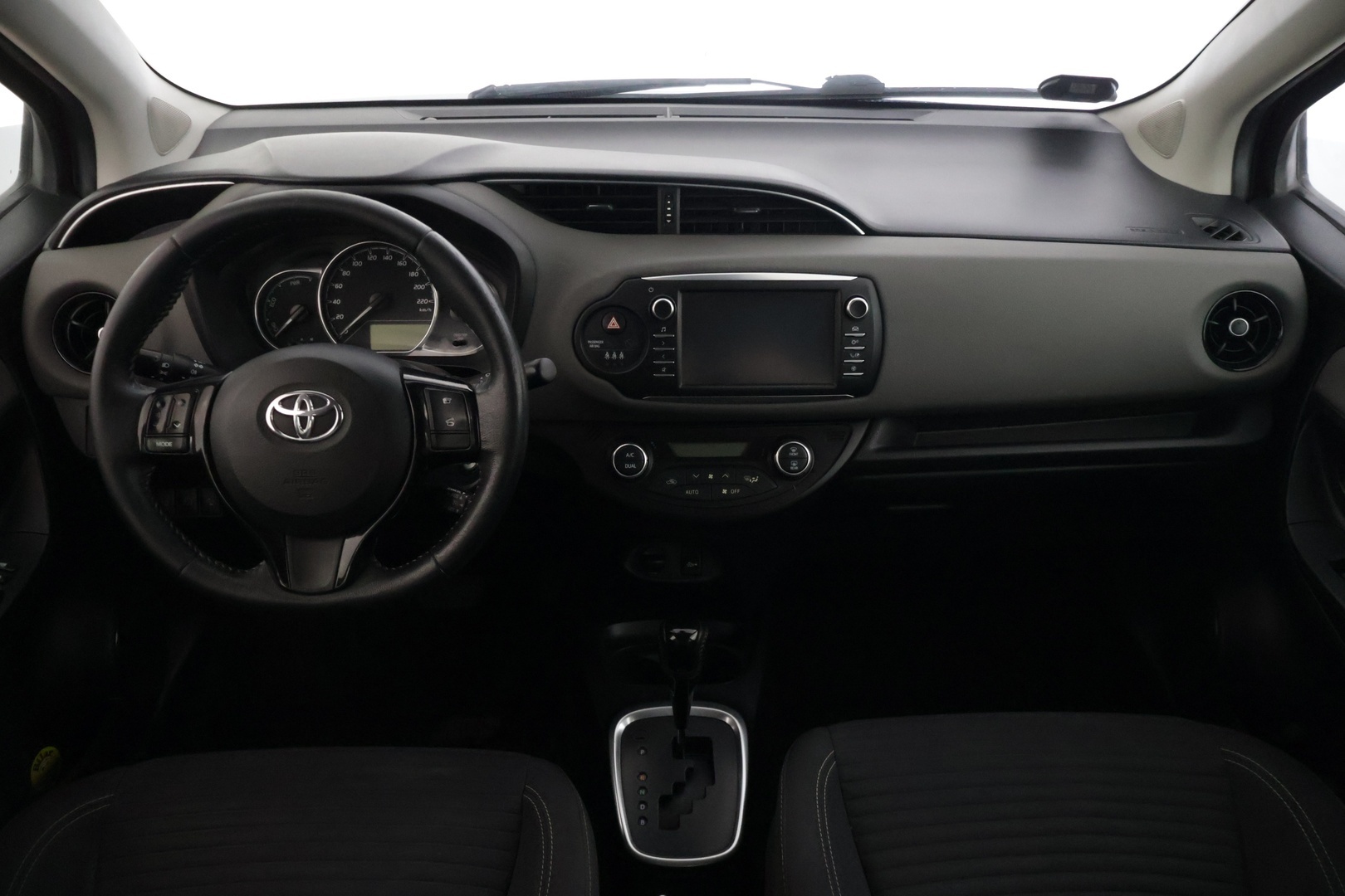 TOYOTA Yaris 2017