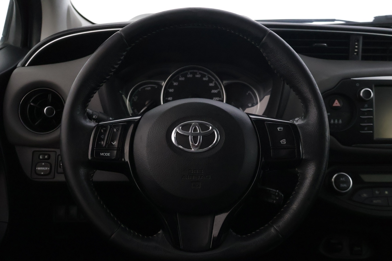 TOYOTA Yaris 2017