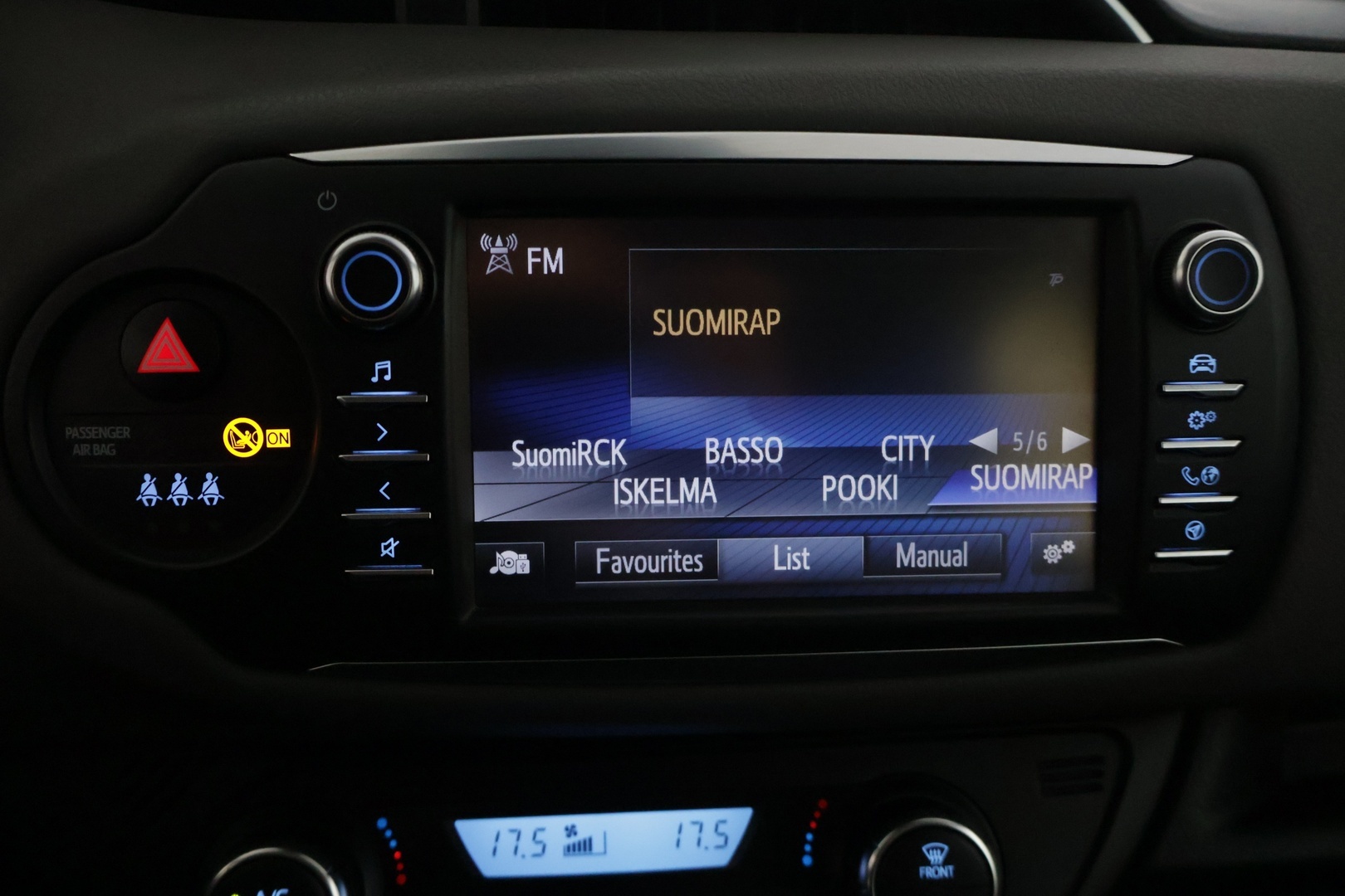 TOYOTA Yaris 2017