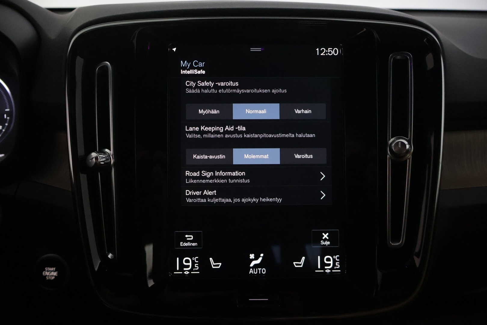 VOLVO XC40 2021
