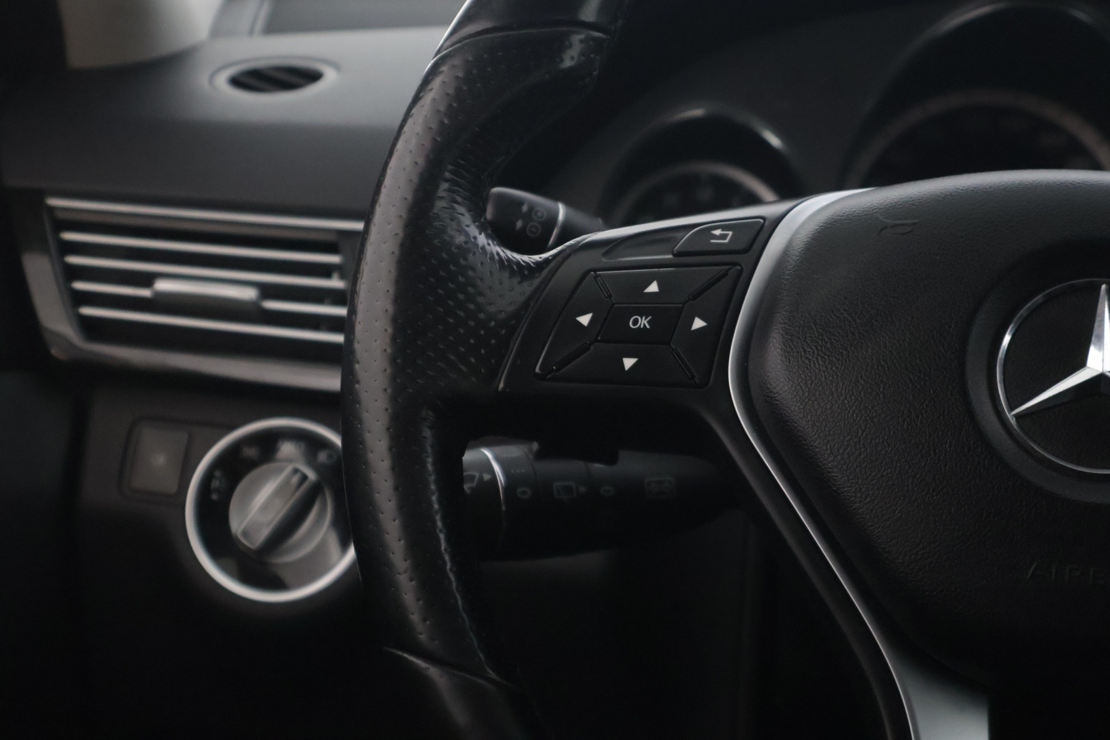 MERCEDES-BENZ E 2012