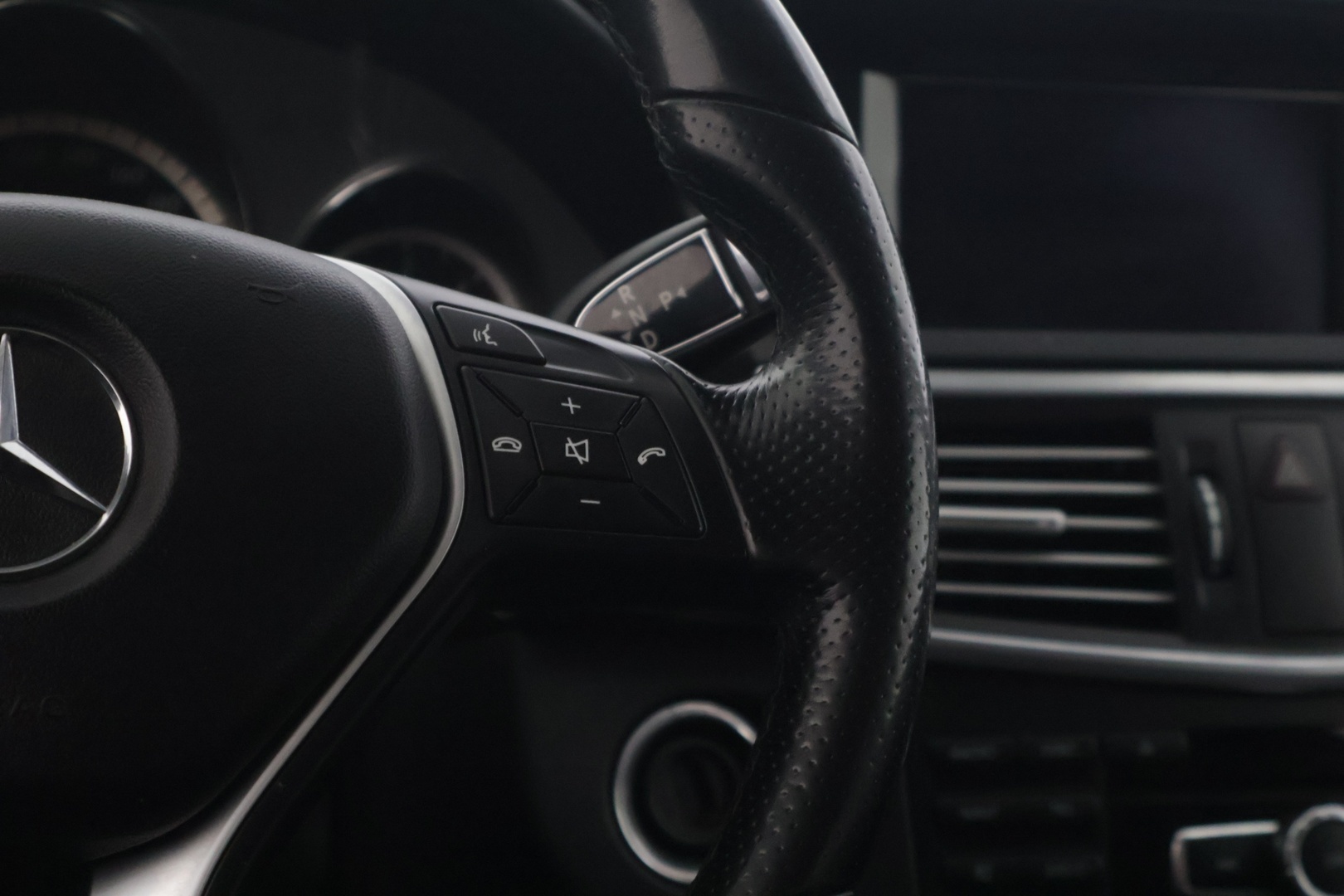 MERCEDES-BENZ E 2012