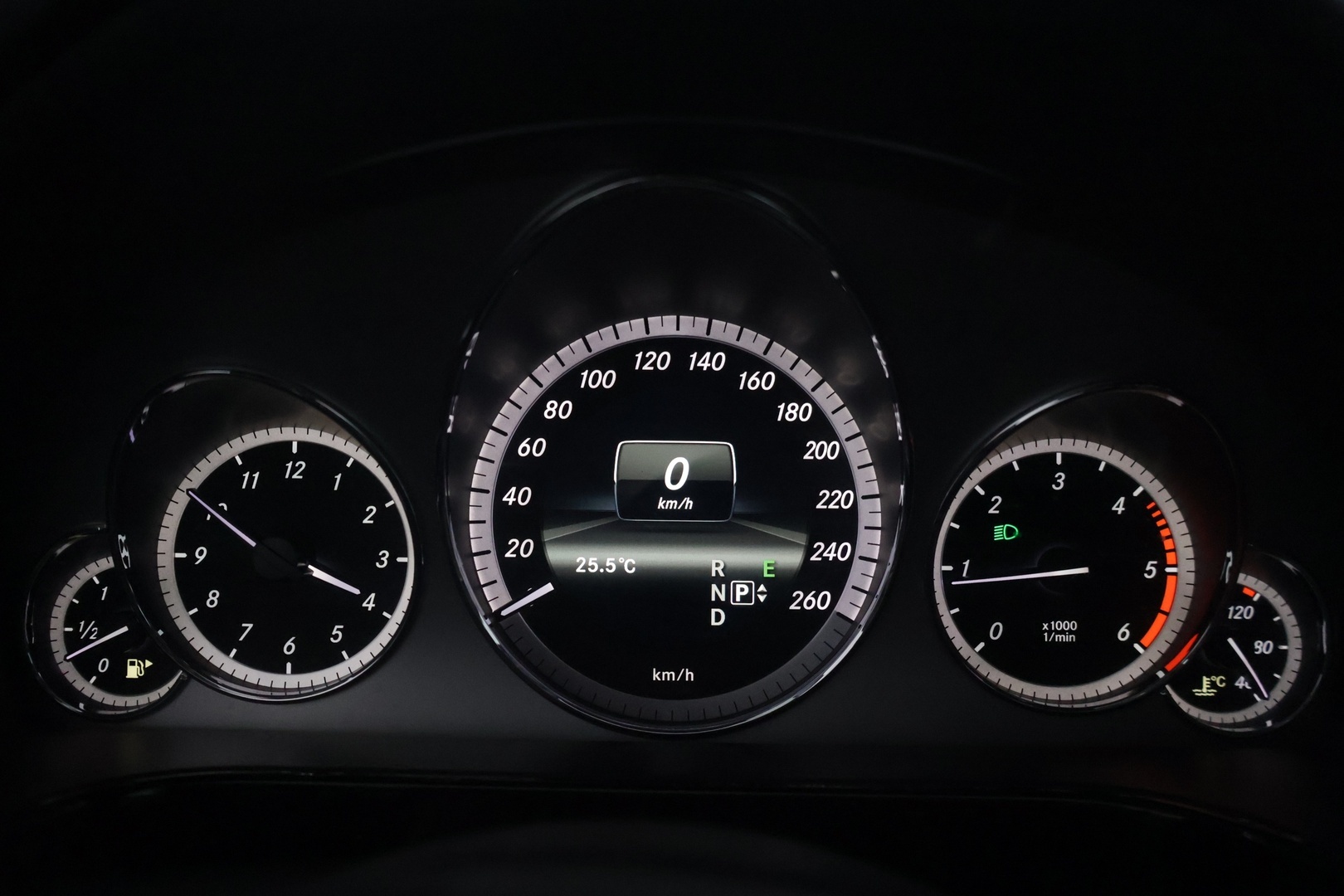 MERCEDES-BENZ E 2012