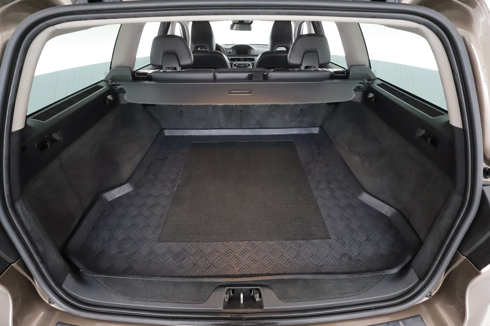 VOLVO V70 2016