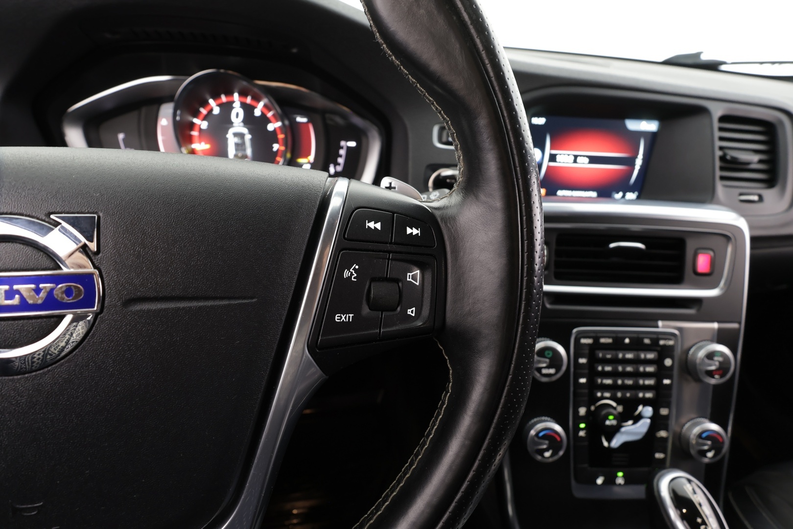 VOLVO V60 2017