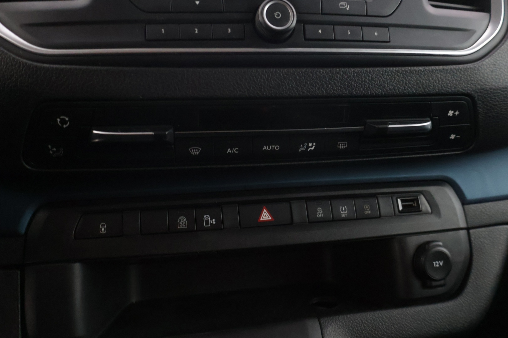 PEUGEOT Traveller 2020