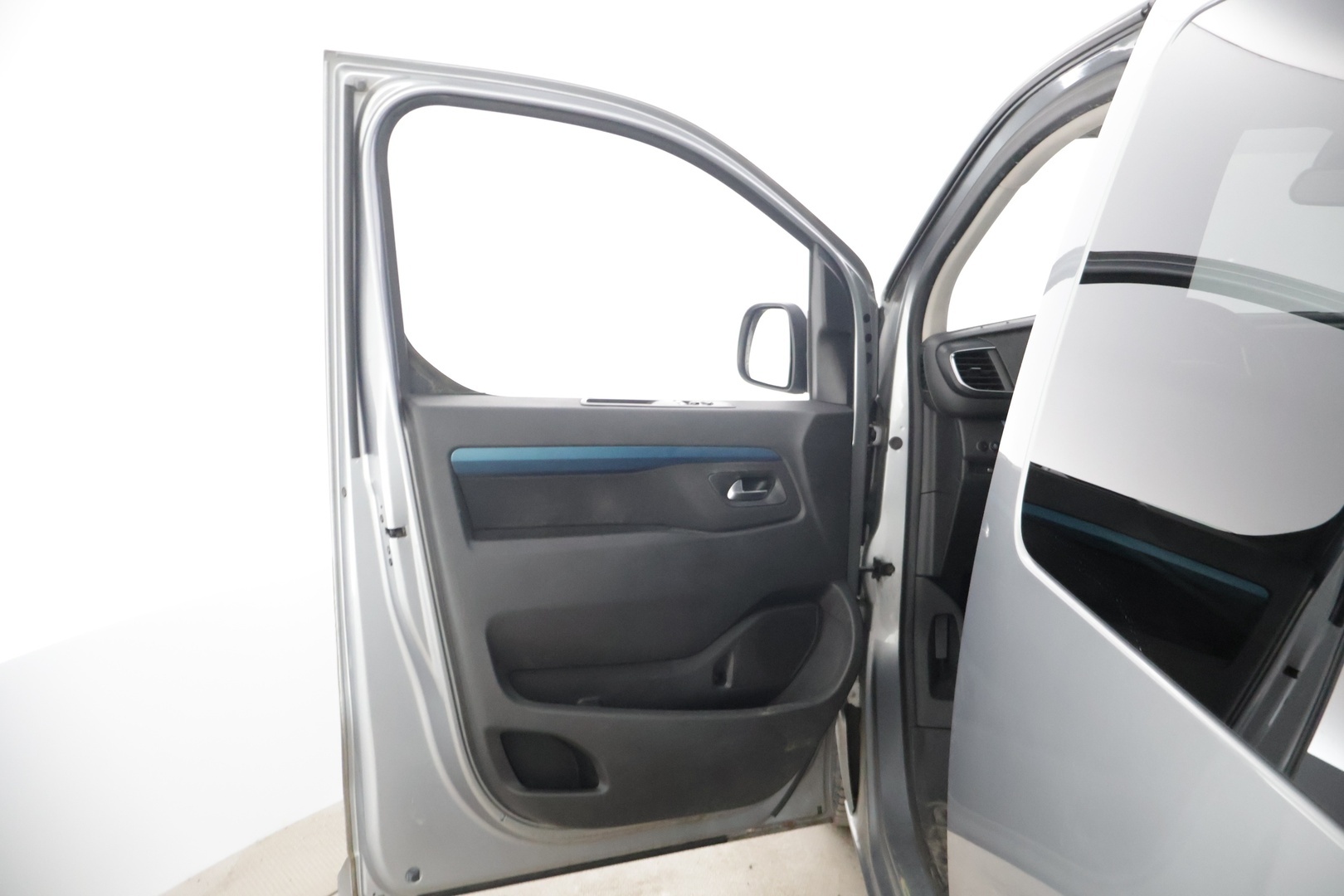 PEUGEOT Traveller 2020