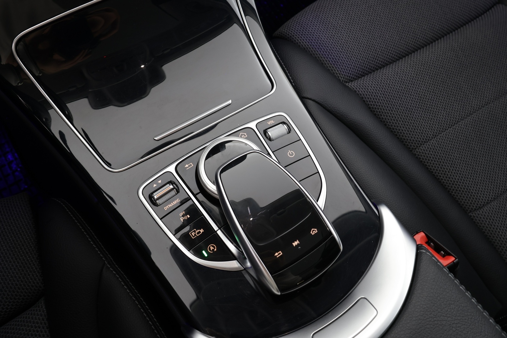 MERCEDES-BENZ C 2020