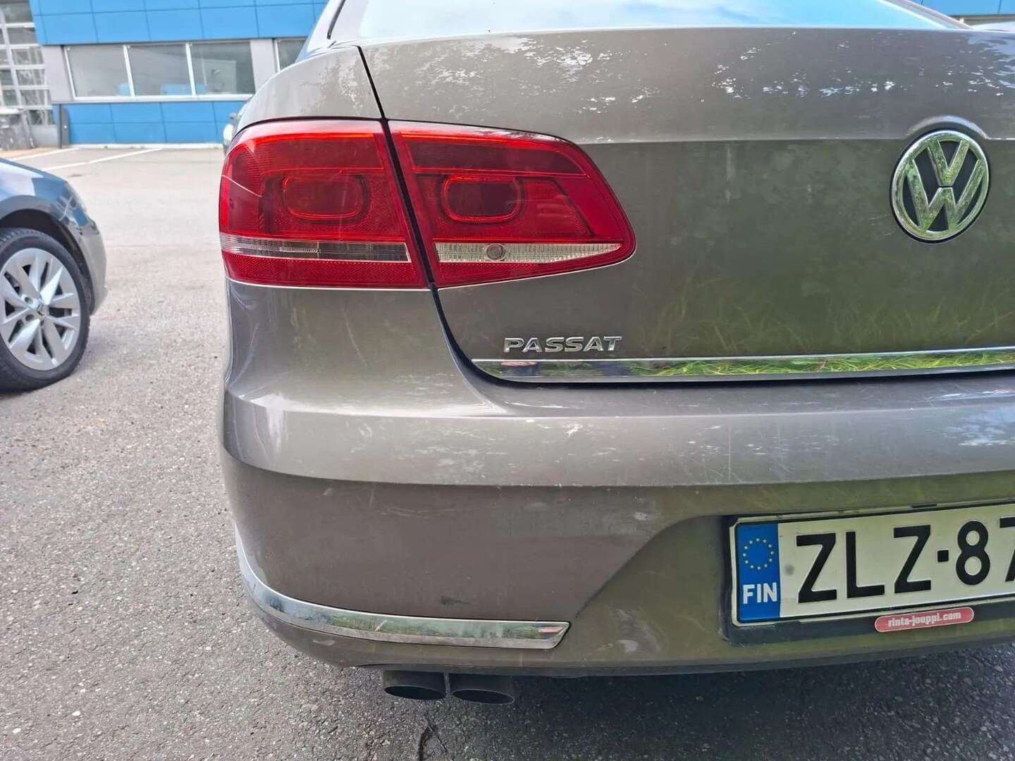 VOLKSWAGEN Passat 2011