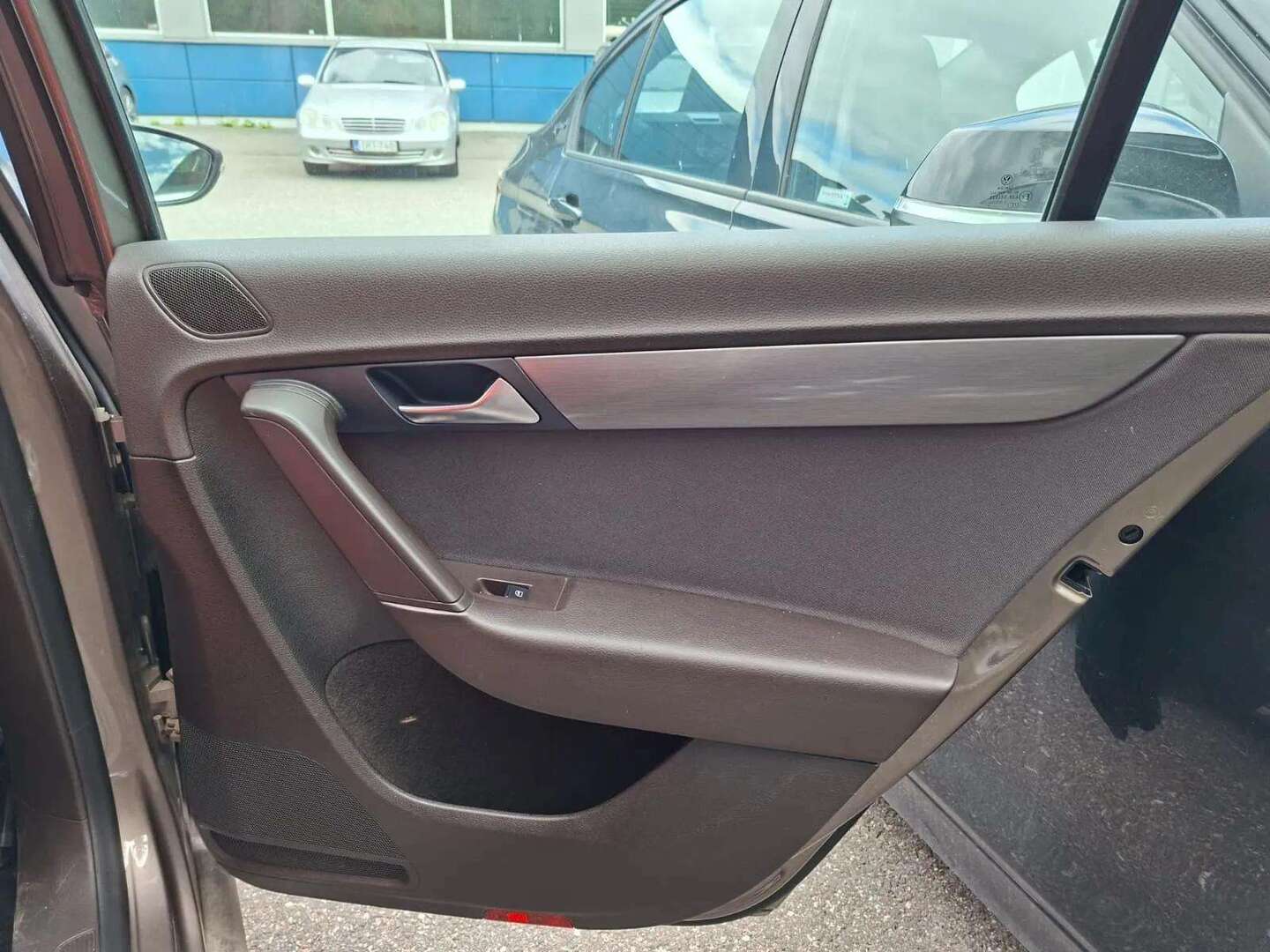 VOLKSWAGEN Passat 2011