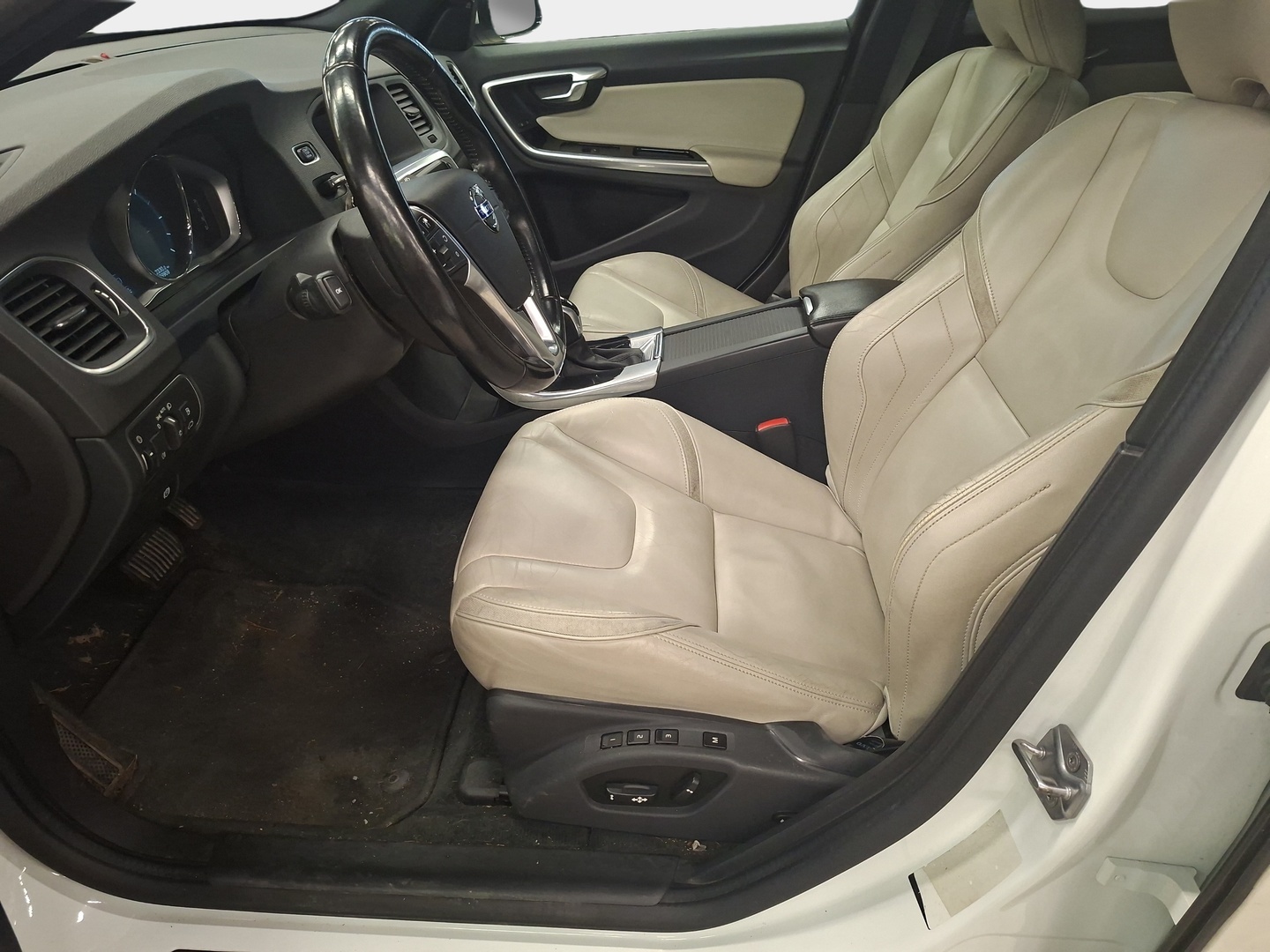VOLVO V60 2016