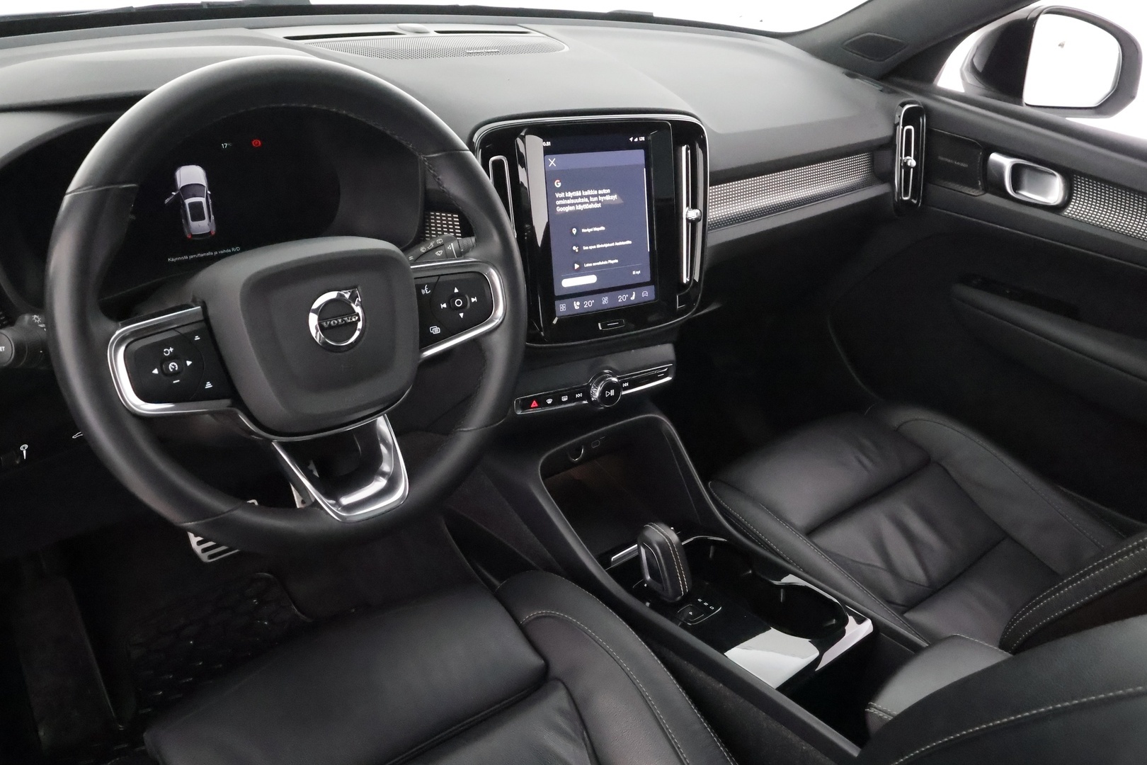 VOLVO XC40 2022