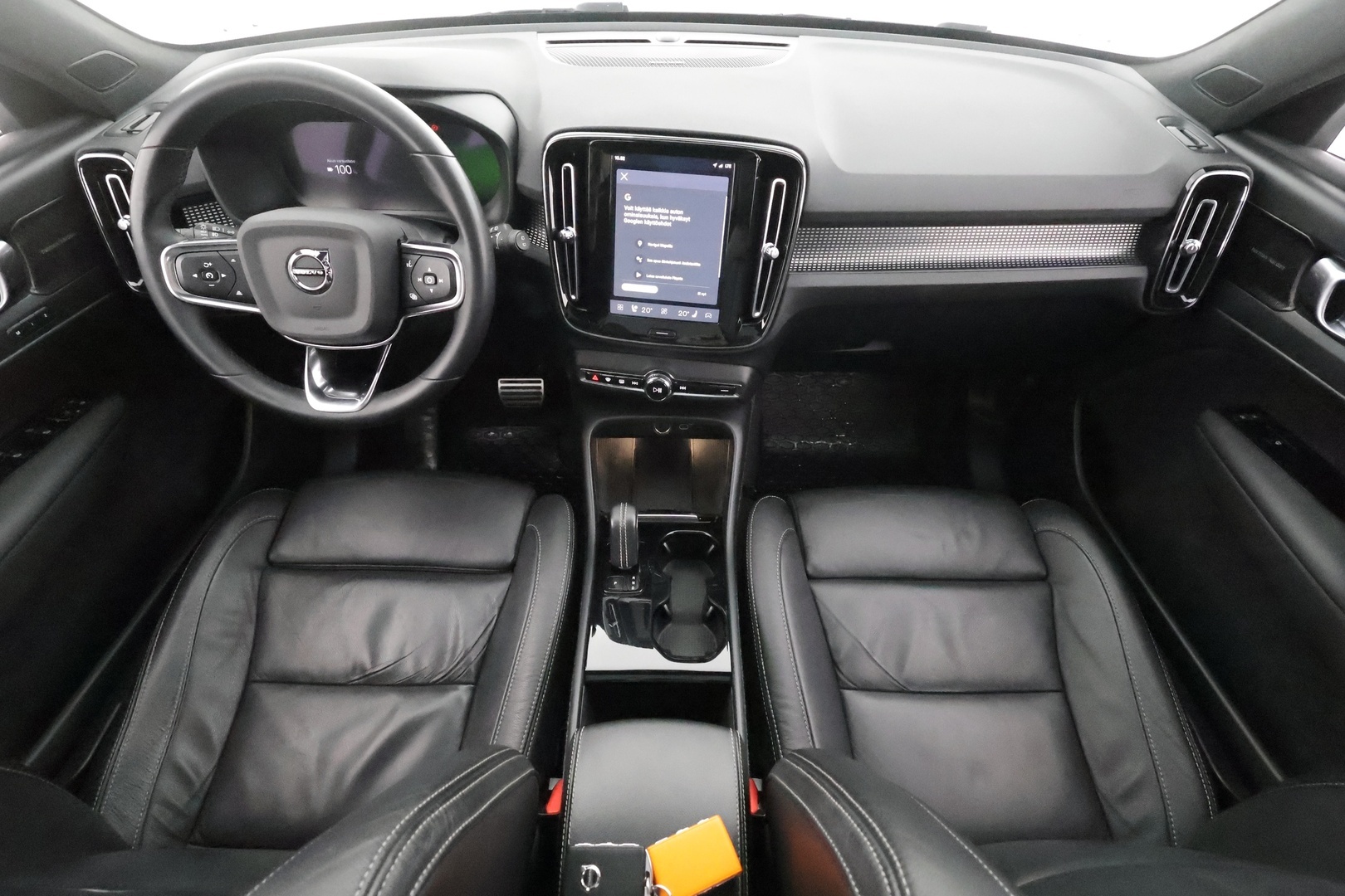 VOLVO XC40 2022