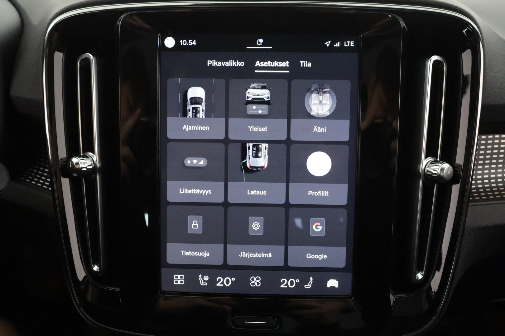 VOLVO XC40 2022