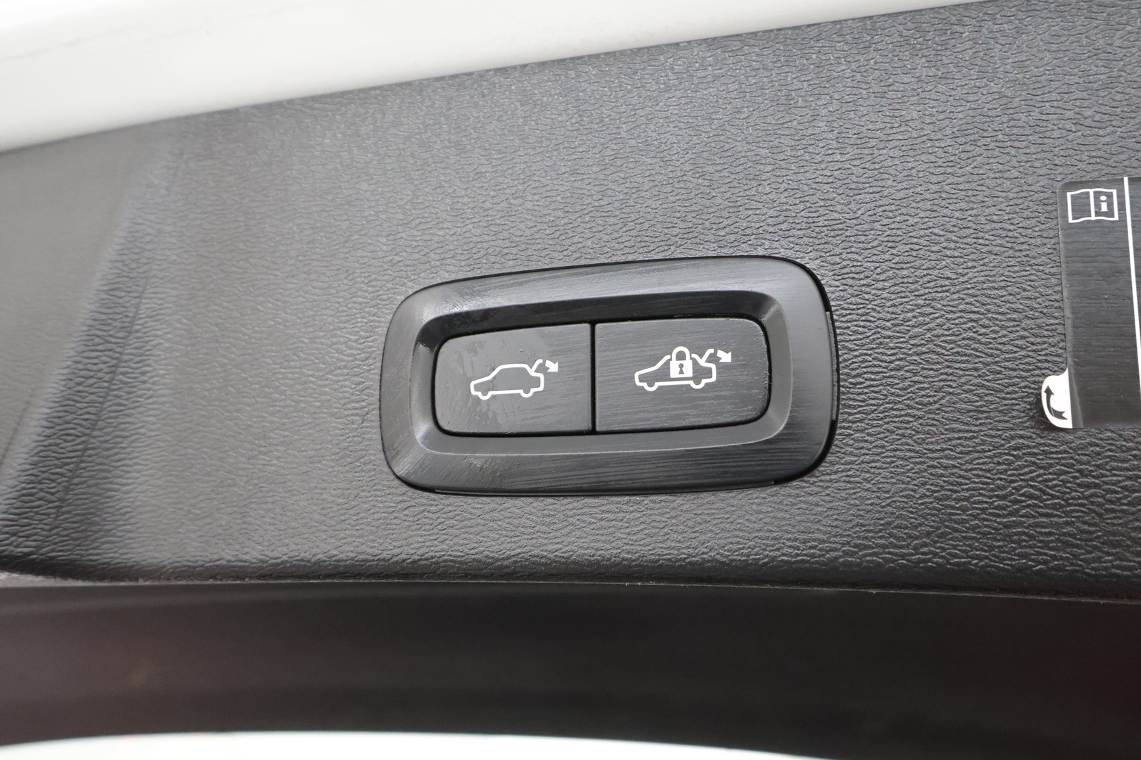VOLVO XC40 2022