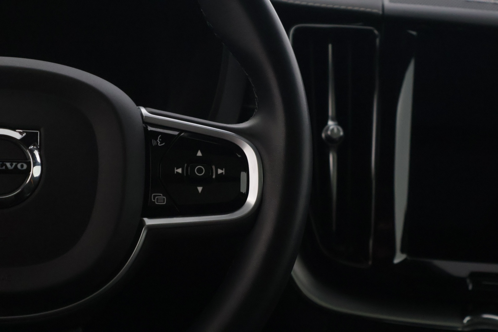VOLVO XC60 2022