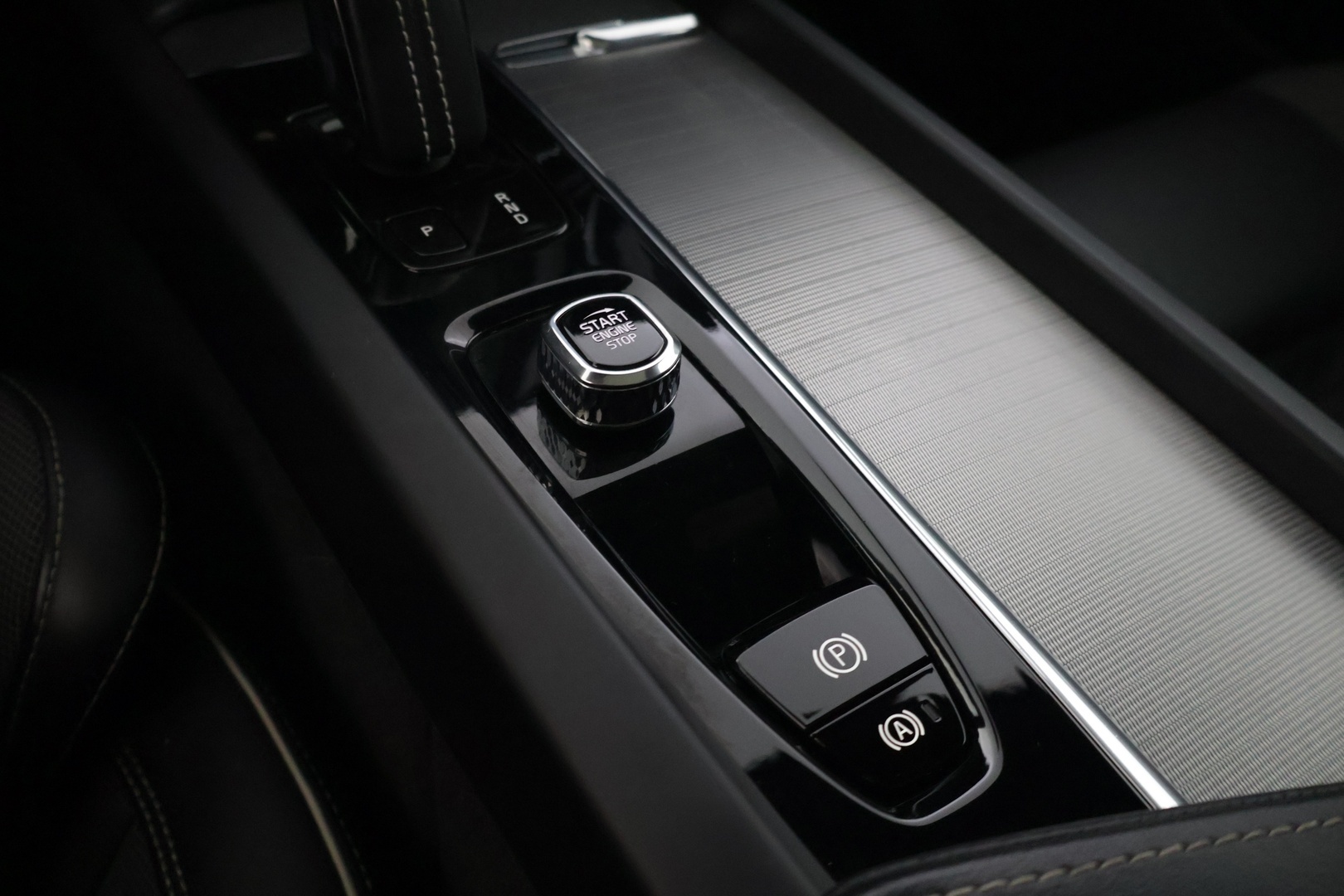 VOLVO XC60 2022