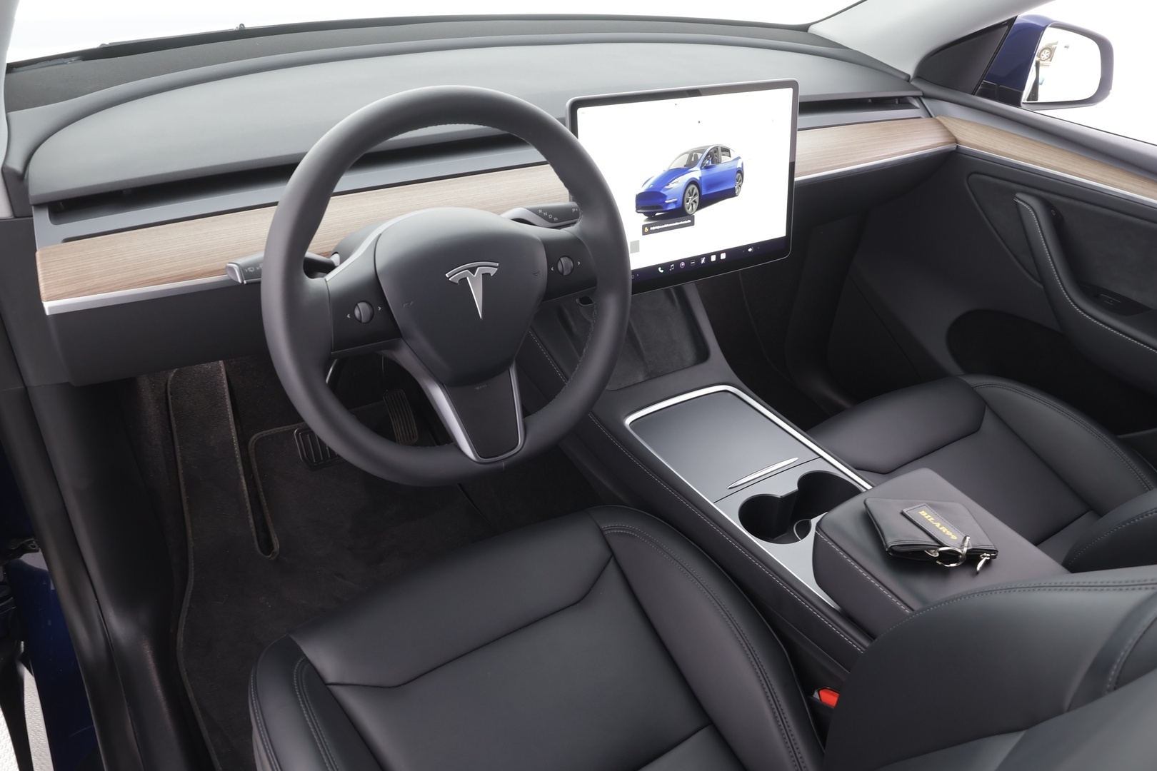 TESLA Model Y 2025