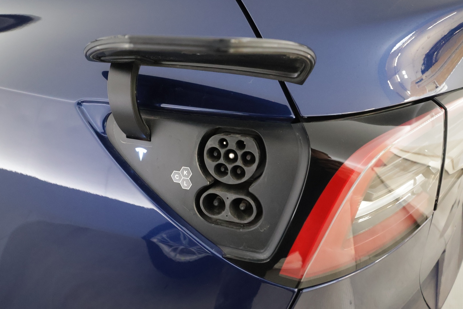 TESLA Model Y 2025