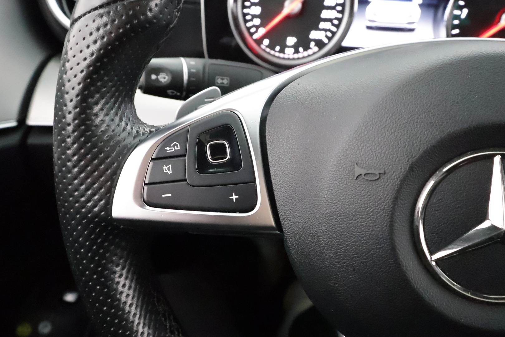 MERCEDES-BENZ E 2018