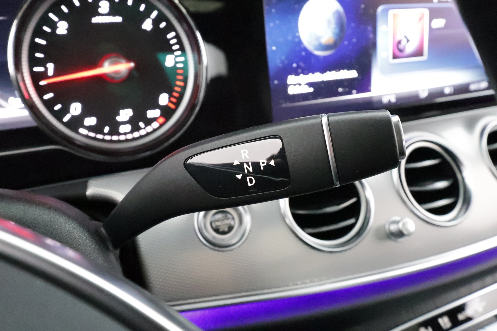 MERCEDES-BENZ E 2018