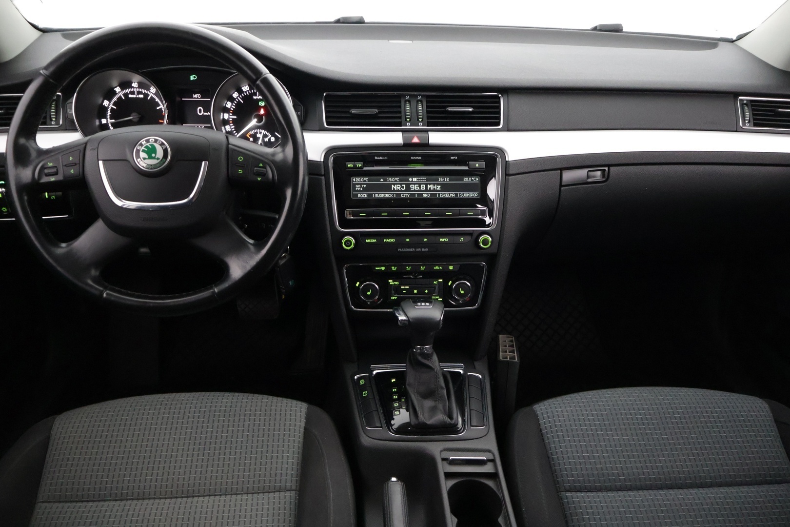 SKODA Superb 2011