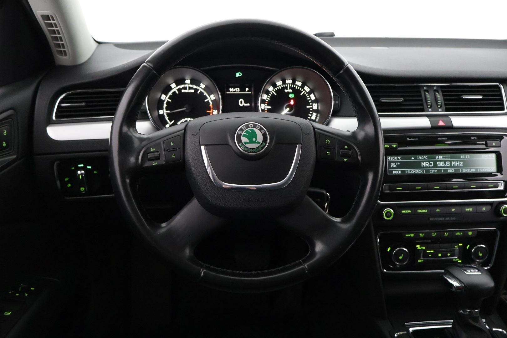 SKODA Superb 2011
