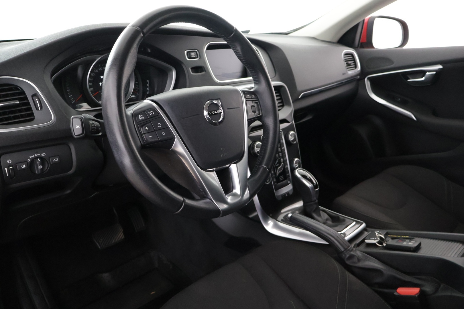 VOLVO V40 2018