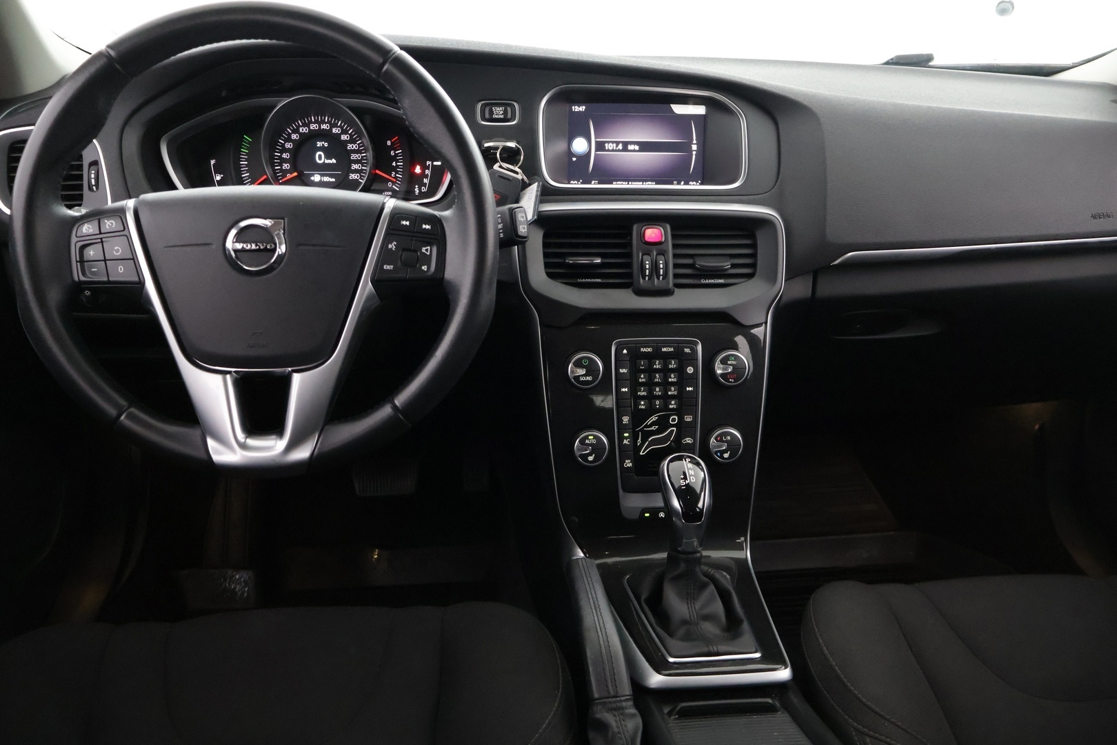 VOLVO V40 2018
