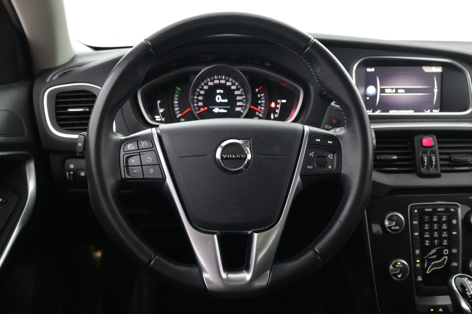 VOLVO V40 2018