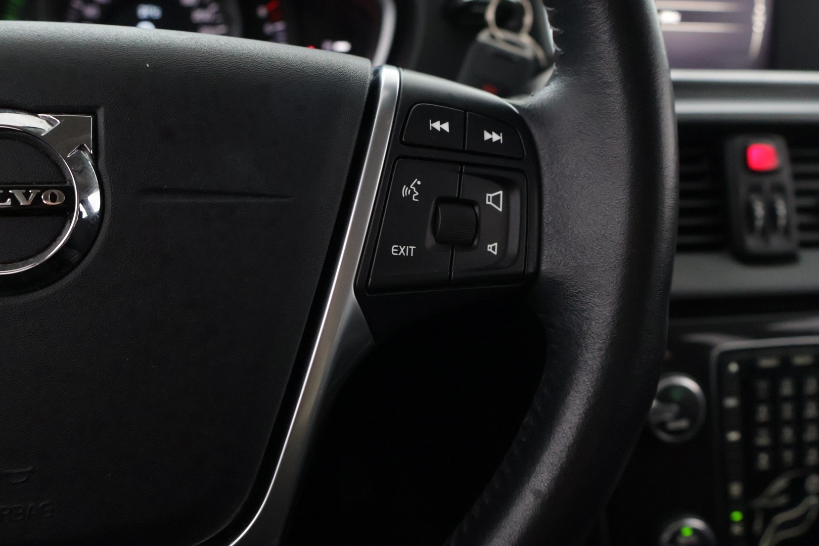 VOLVO V40 2018