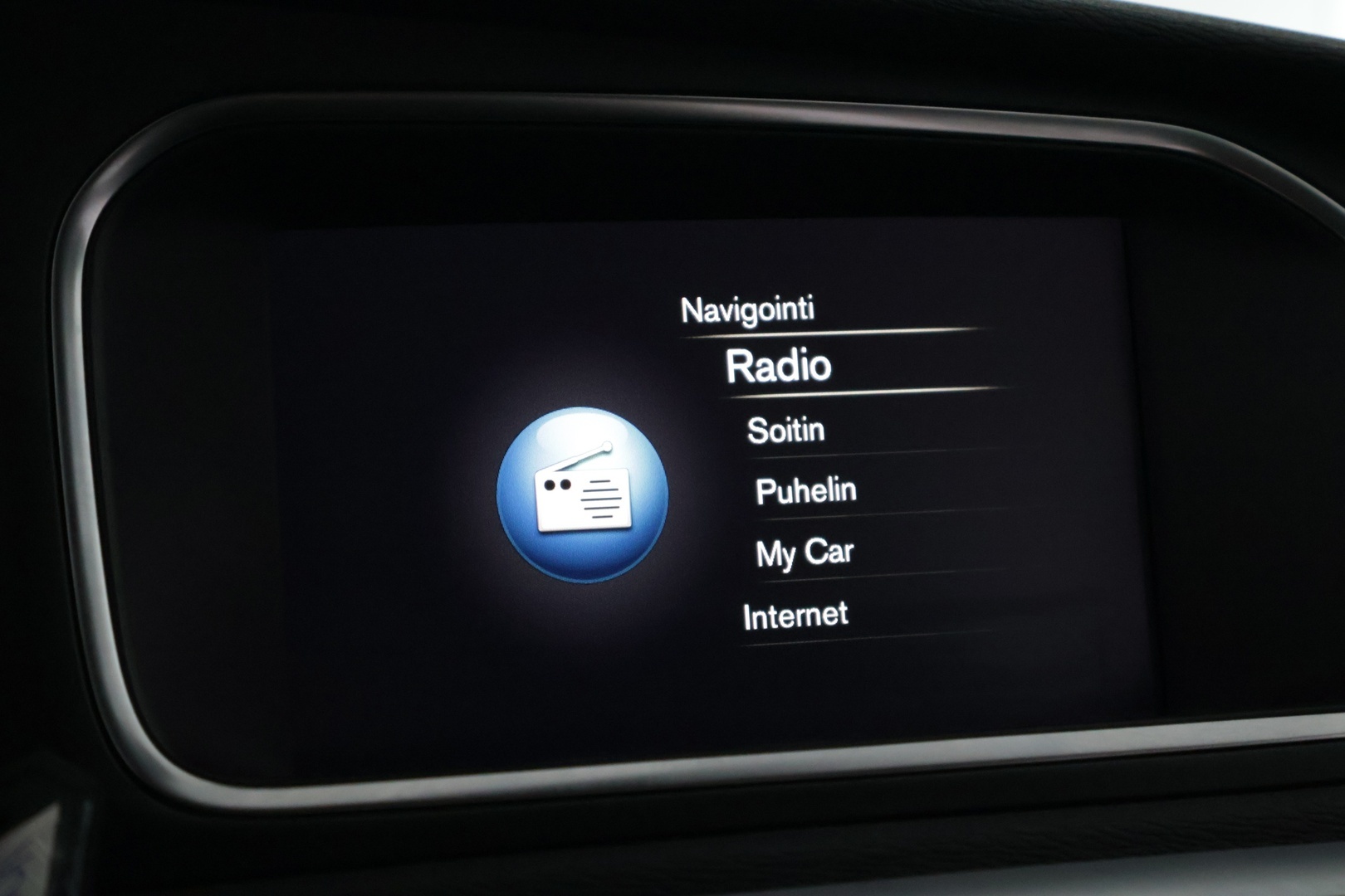 VOLVO V40 2018