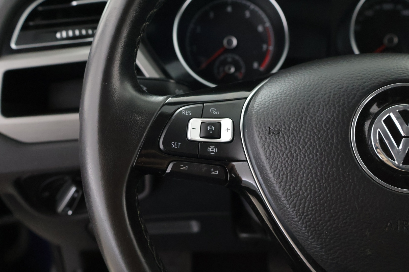 VOLKSWAGEN Touran 2019