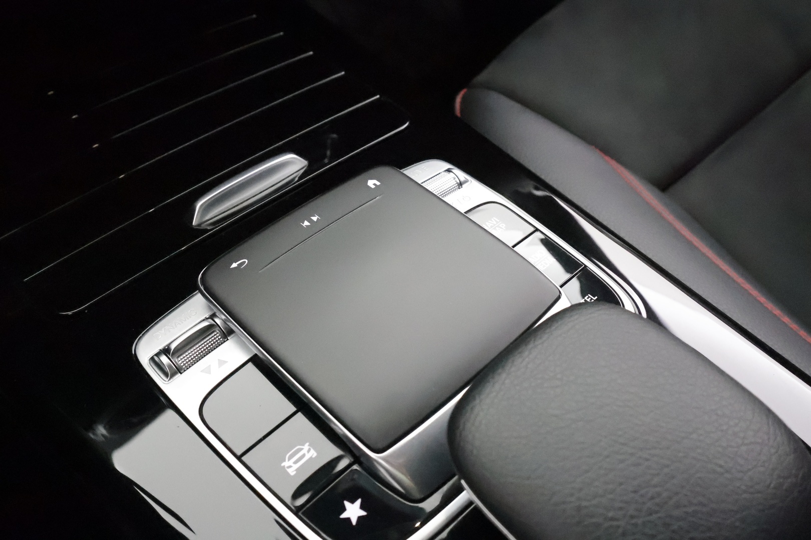 MERCEDES-BENZ CLA 2020