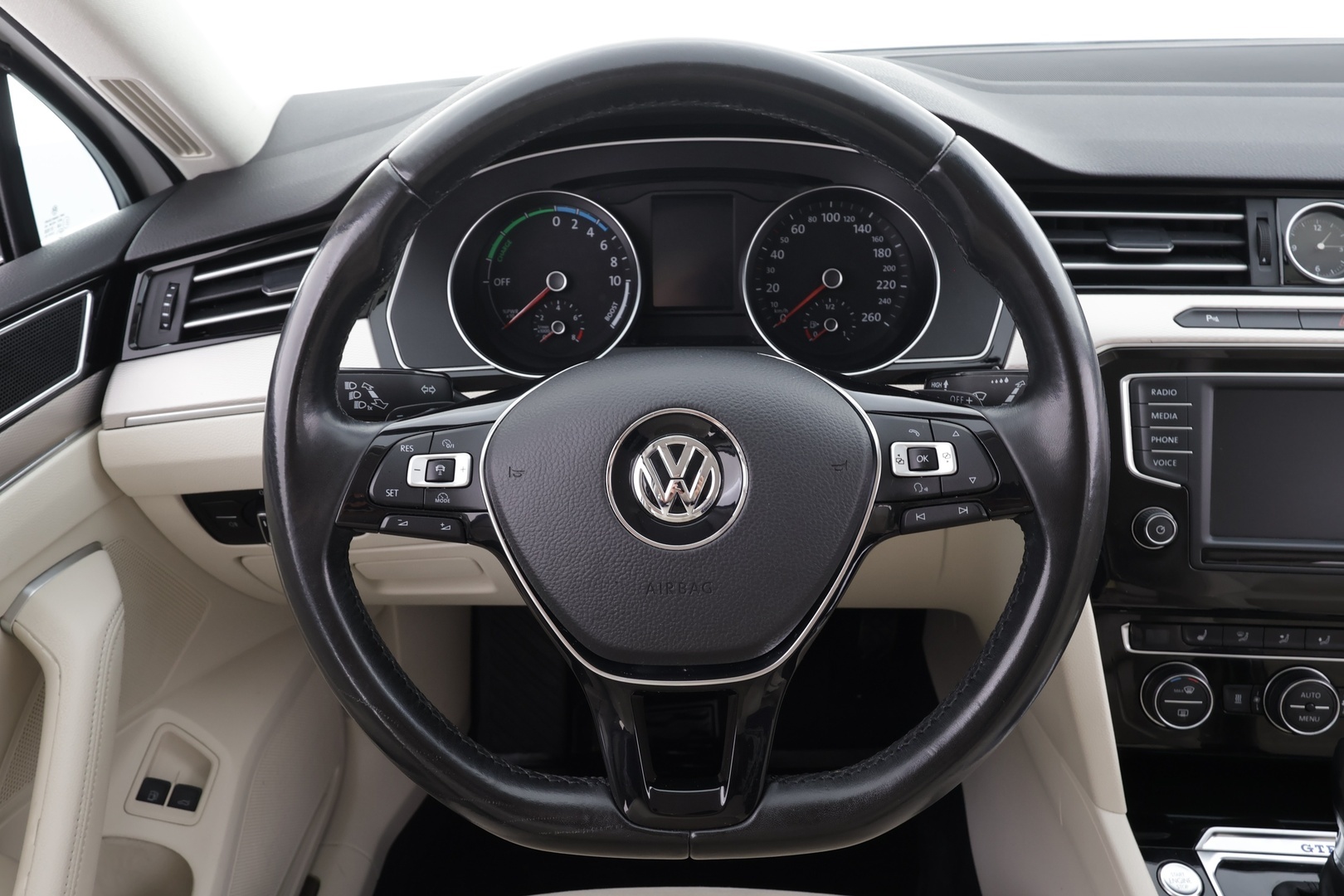 VOLKSWAGEN Passat 2017