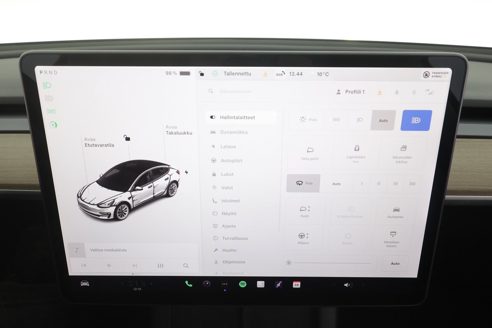 TESLA Model 3 2021