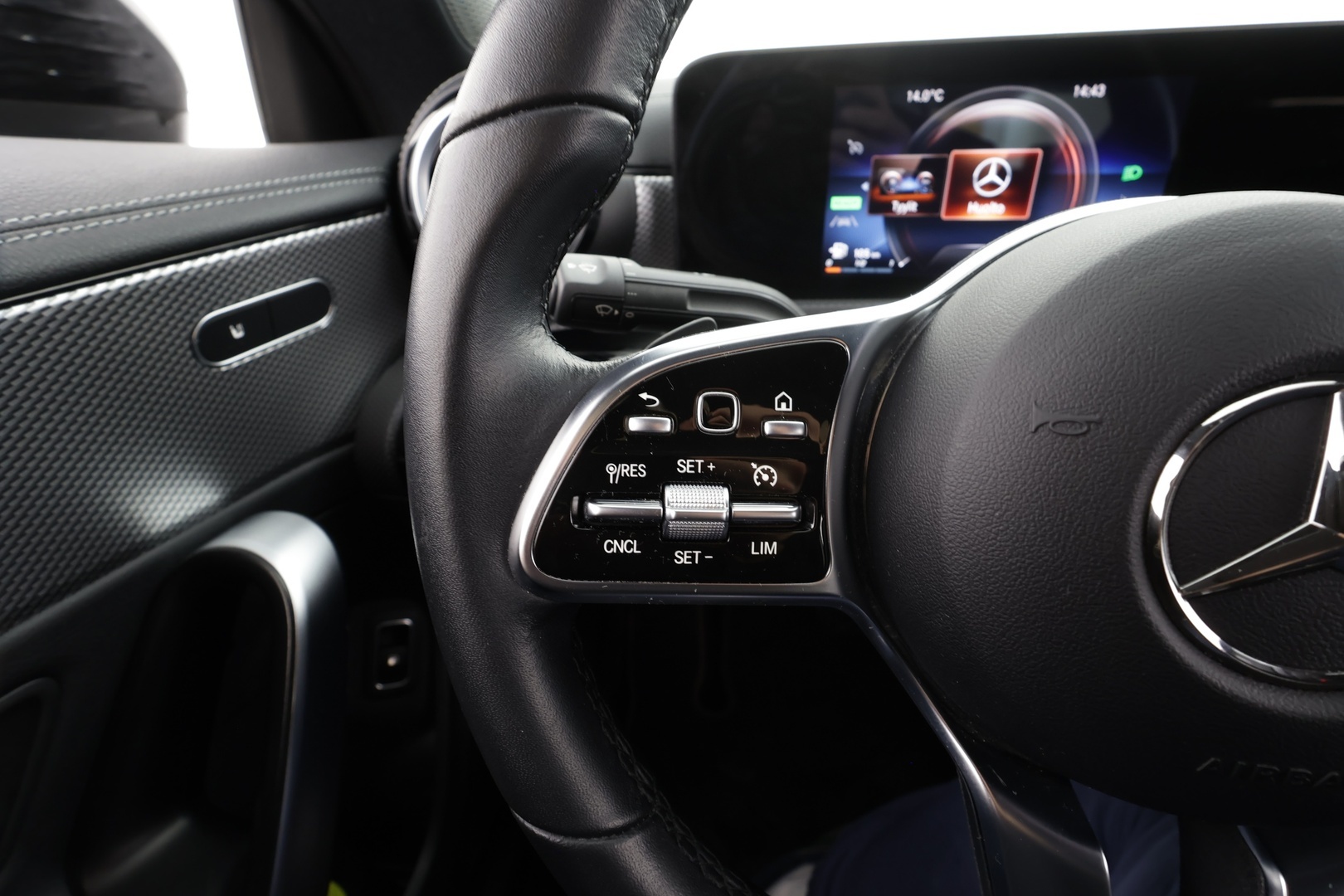 MERCEDES-BENZ CLA 2023