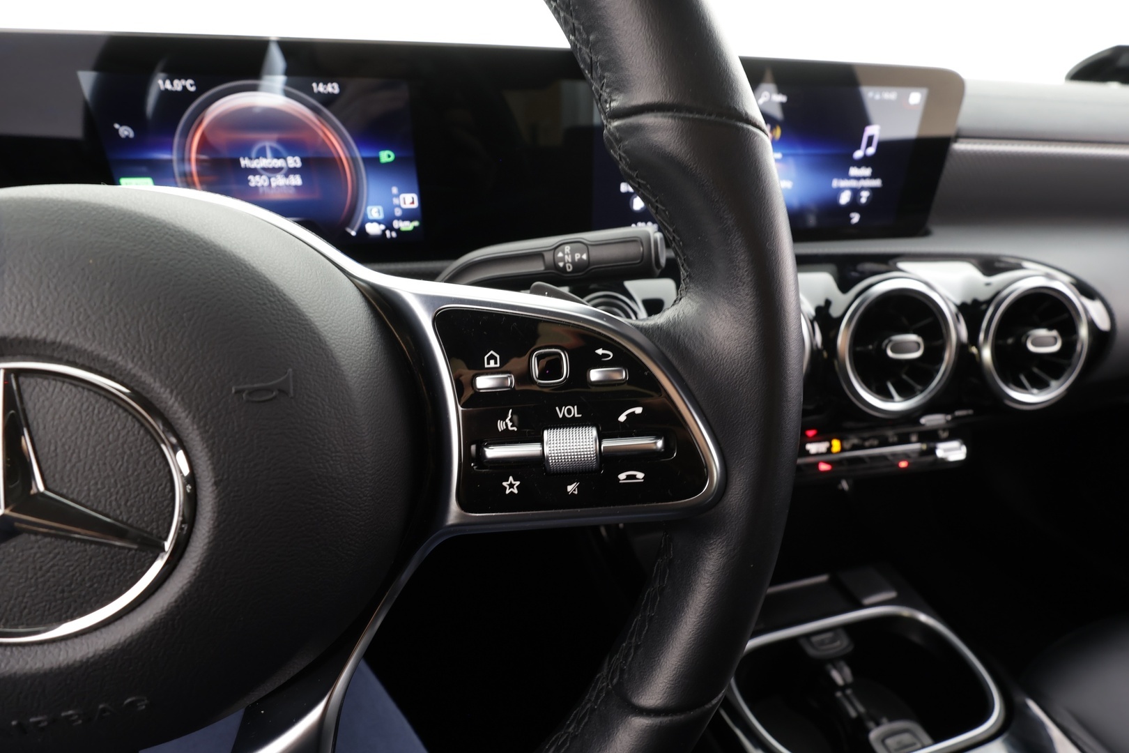 MERCEDES-BENZ CLA 2023