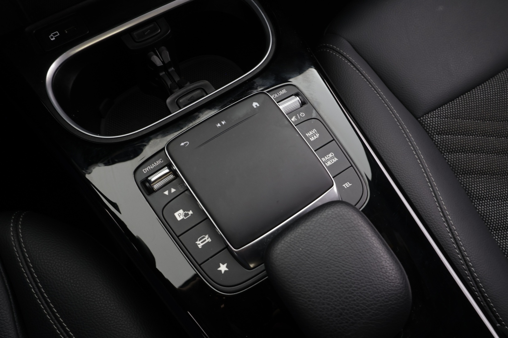 MERCEDES-BENZ CLA 2023